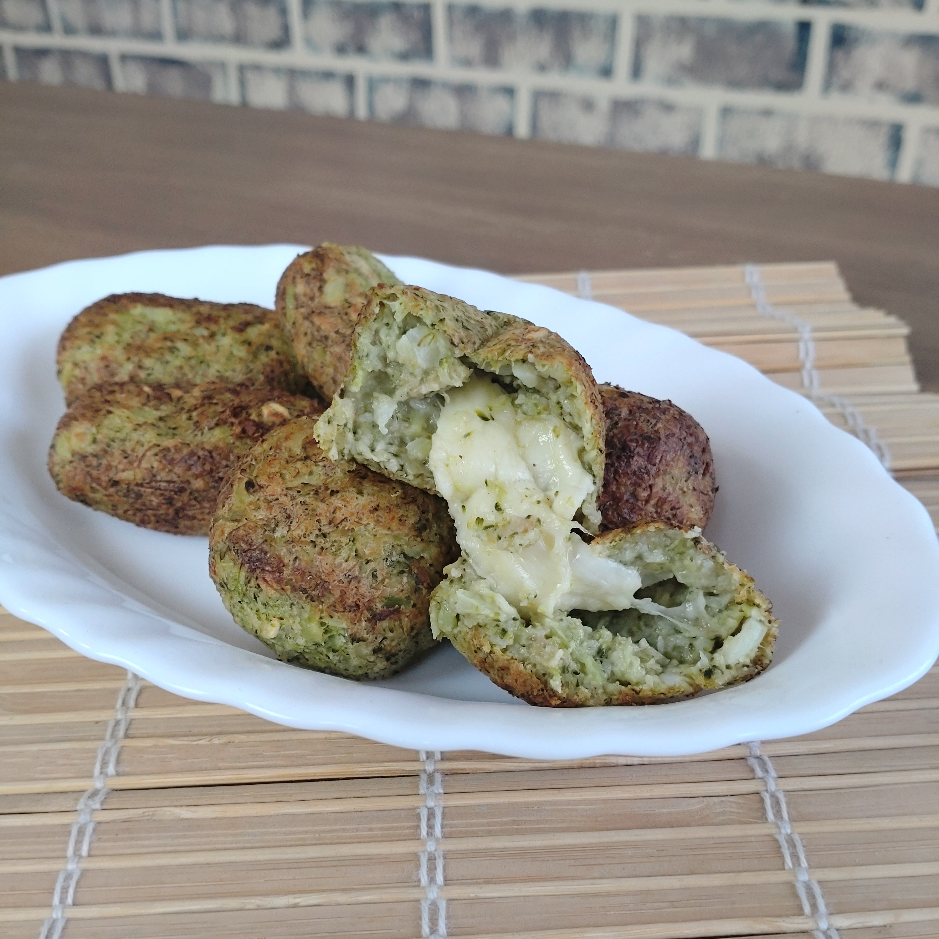 bolinho brocolis - Bolinho de brócolis com queijo na air fryer