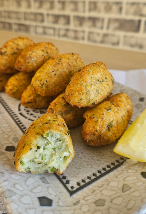 bolinho bacalhau 480x702 - Bolinho de bacalhau