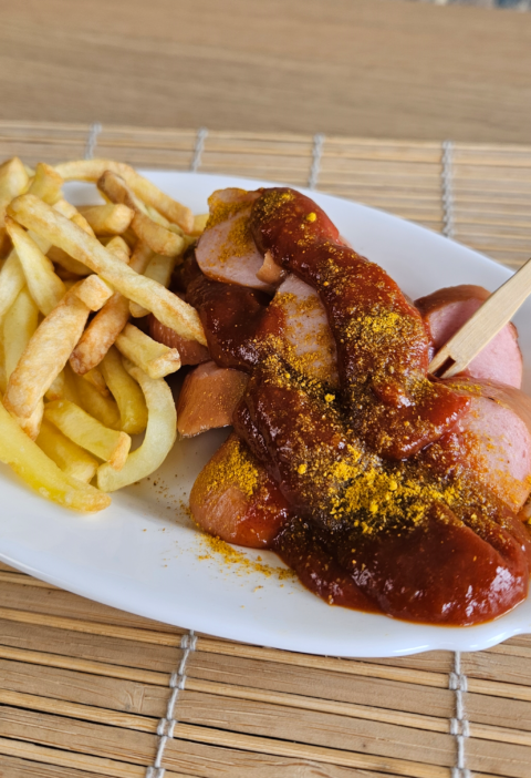 currywurst 480x702 - Currywurst | Comida de rua Alemã