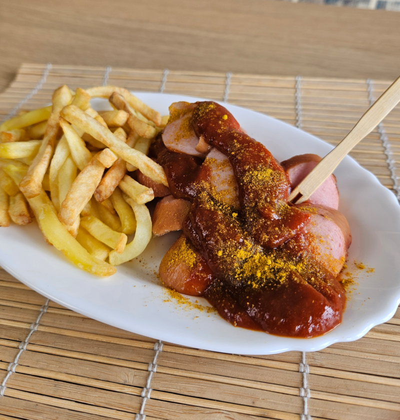 currywurst 800x840 - Currywurst | Comida de rua Alemã